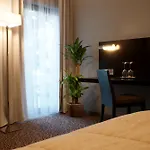 Avance Hotel
