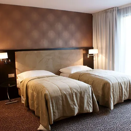 Hotel Avance 4*