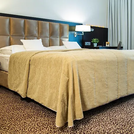 Avance Hotel