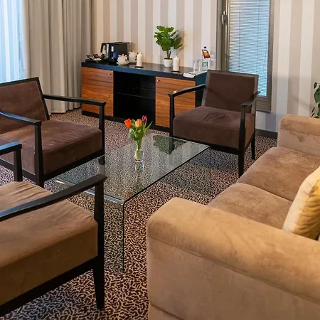 Avance Hotel