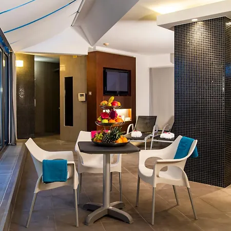 Avance Hotel