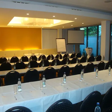 Avance Hotel