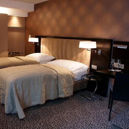 Avance Hotel