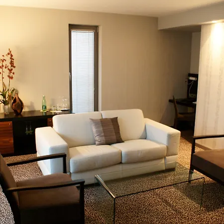 Avance Hotel
