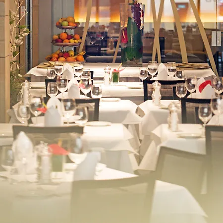 Avance Hotel