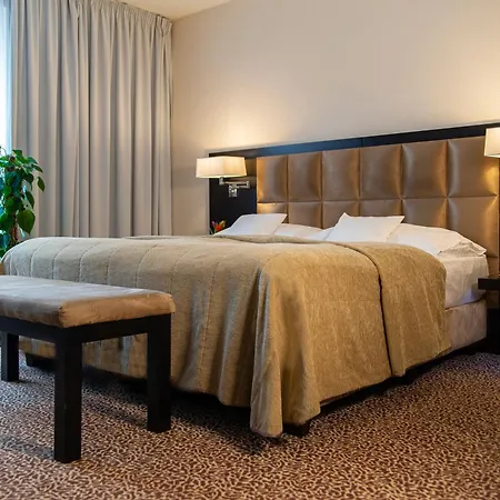Hotell Avance 4*